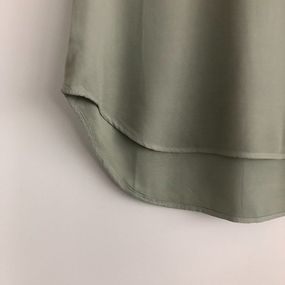 Anthropologie | Cloth & Stone V Neck Tee in Moss (sage/olive/avocado green) - Picture 7 of 7